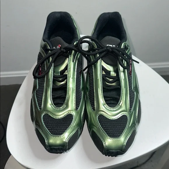 Women’s Nike Air Max Muse Metallic Oil Green - Picture 6 of 8